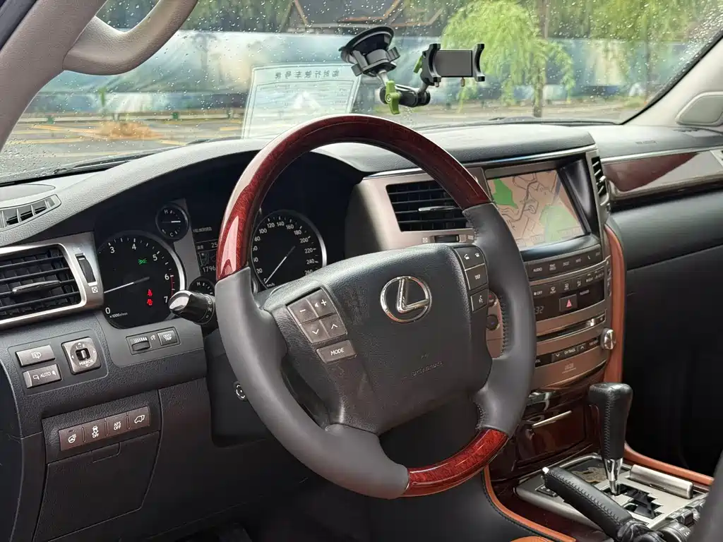 Lexus LX 2012 570