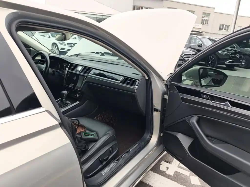 Volkswagen Phideon — миниатюра 9