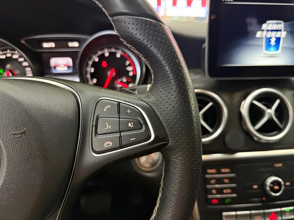Mercedes-Benz GLA — миниатюра 8