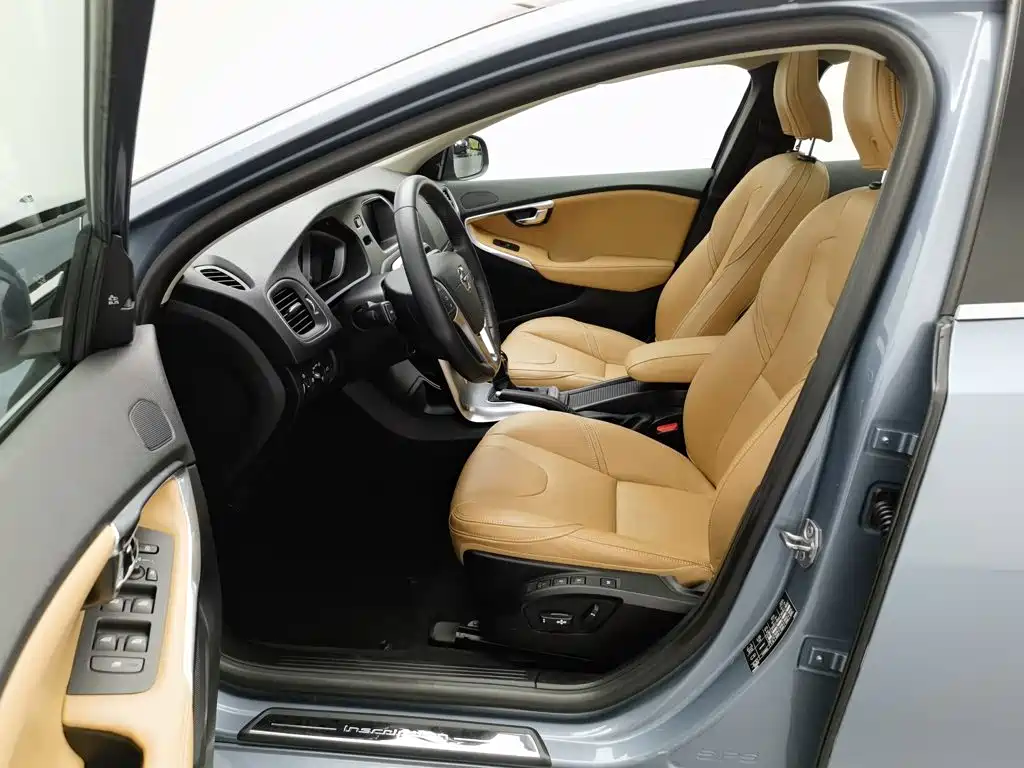 Volvo V40 — миниатюра 10