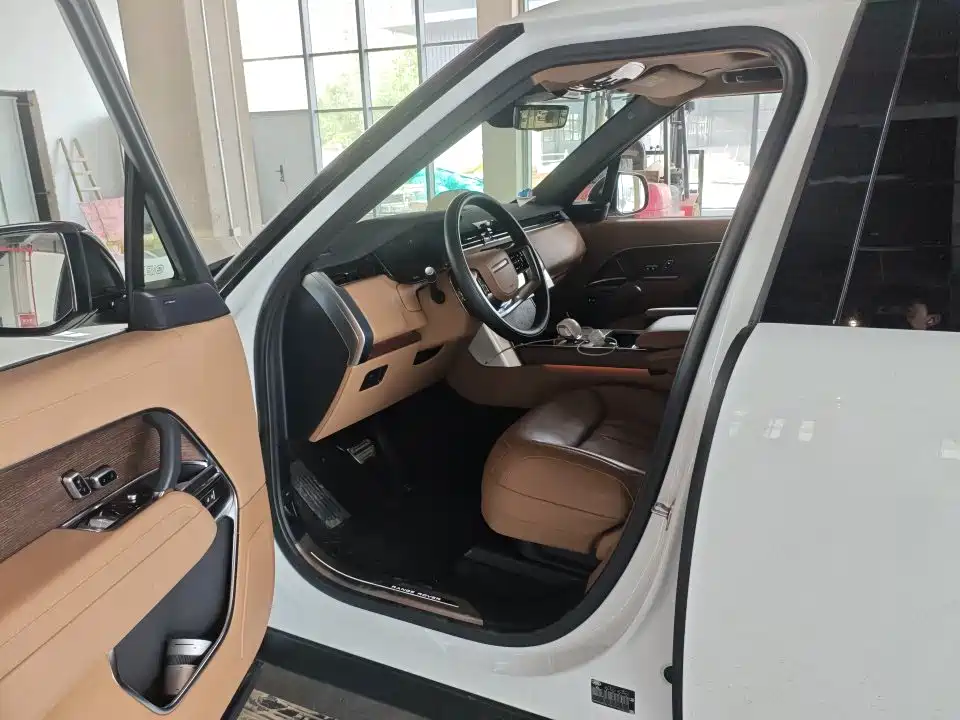 Land Rover Range Rover 2025 3.0 L6 400PS Long Wheelbase