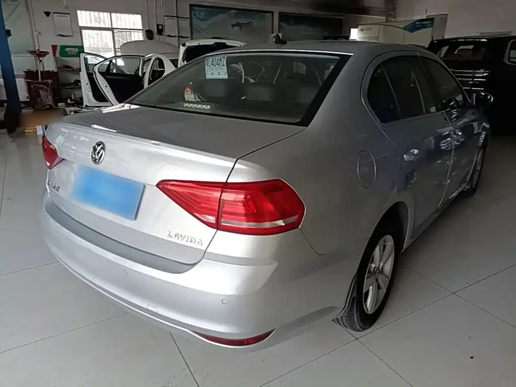 Volkswagen Lavida — миниатюра 7