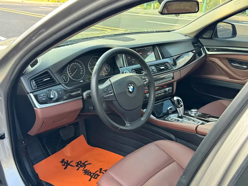 BMW 5 Series — миниатюра 9