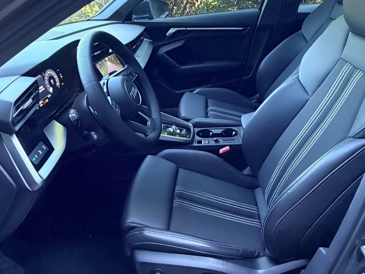 Audi A3 1.4 л 2022 г. Серебристо-серый, пробег 45000 км