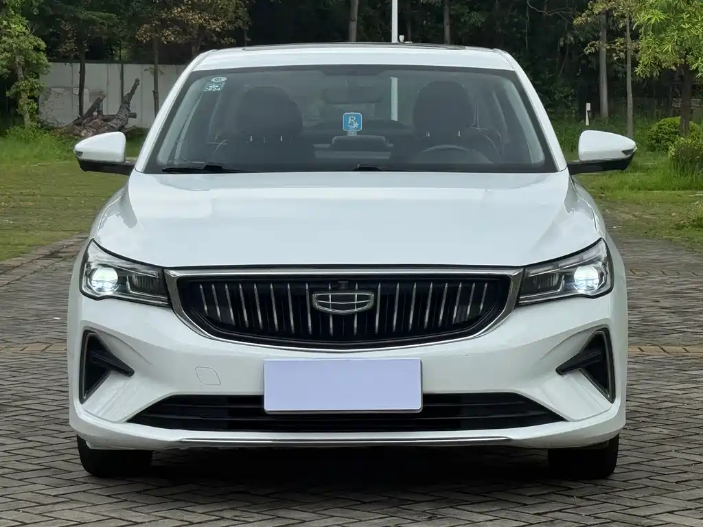 Geely Emgrand 2022 4 1.5L CVT Luxury