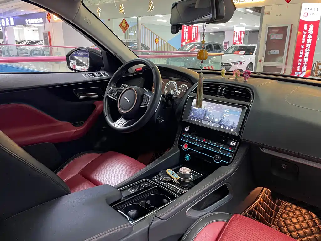 Jaguar F-PACE — миниатюра 5