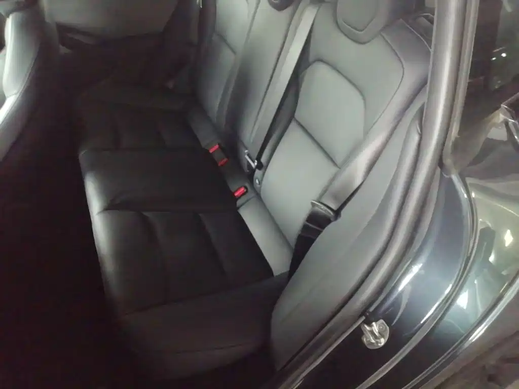 Tesla Model 3 — миниатюра 17