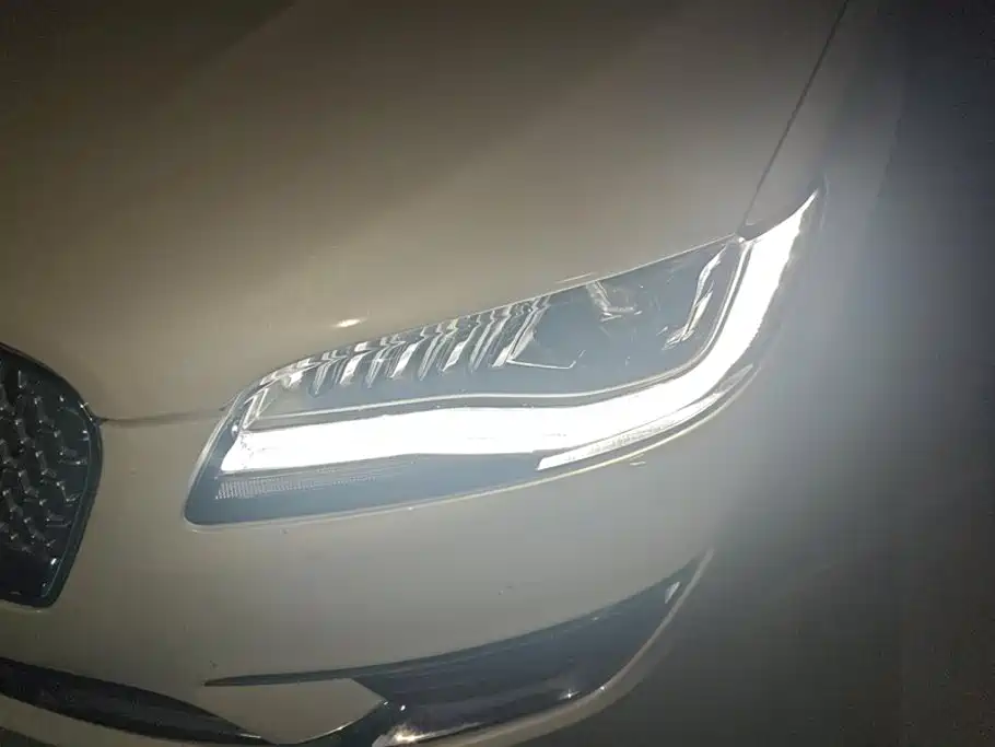 Lincoln MKZ — миниатюра 5