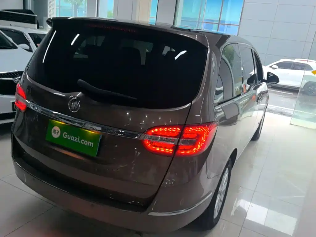 Buick GL8 — миниатюра 7
