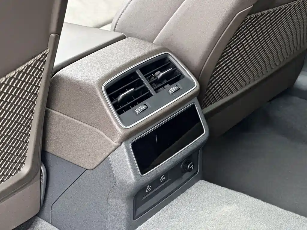 Audi A7L — миниатюра 8