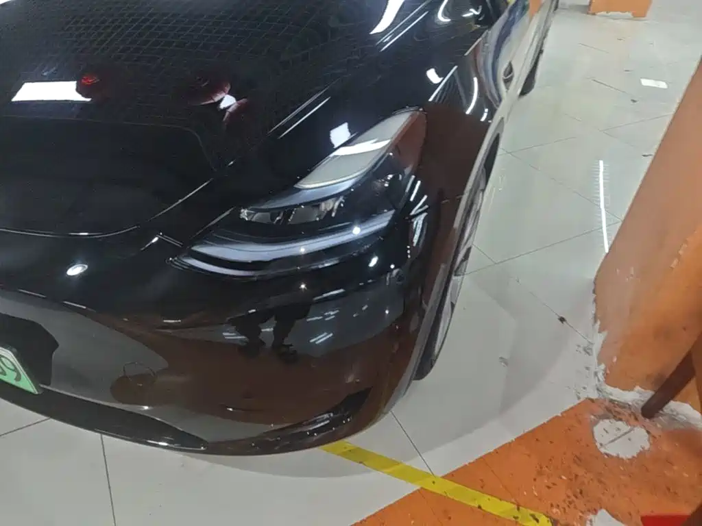 Tesla Model Y — миниатюра 24