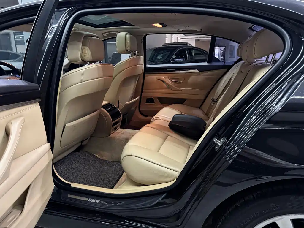 BMW 5 Series — миниатюра 14