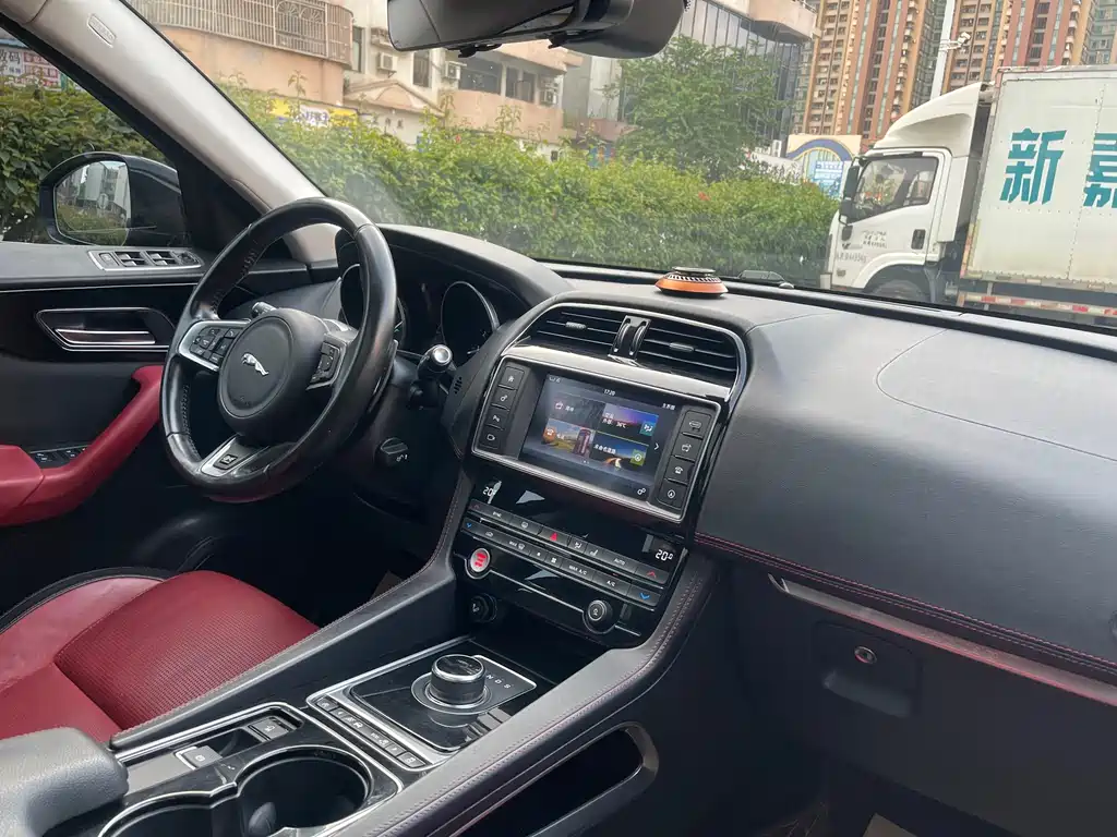 Jaguar F-PACE — миниатюра 14