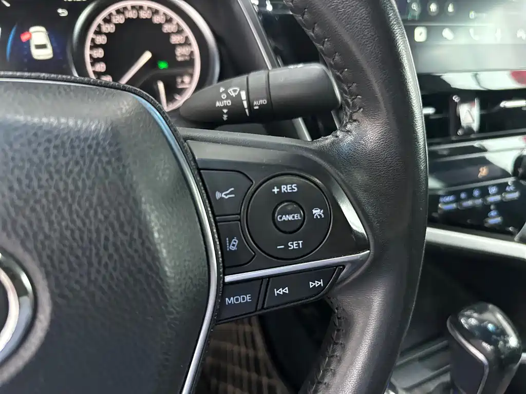 Toyota Camry — миниатюра 7