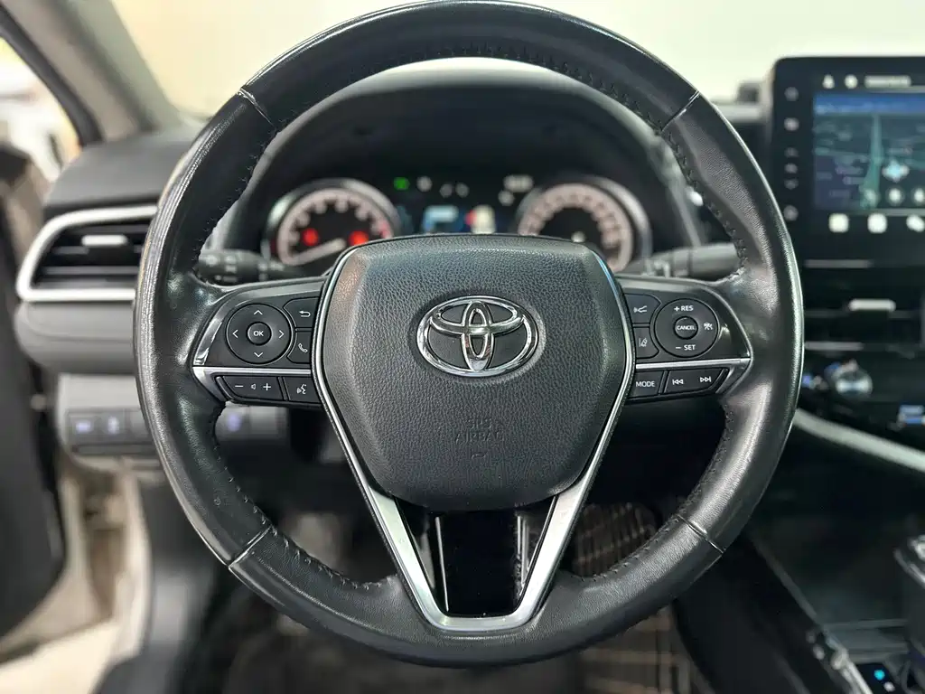 Toyota Camry — миниатюра 8