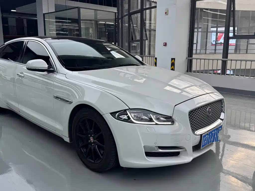 Jaguar XJ — миниатюра 3