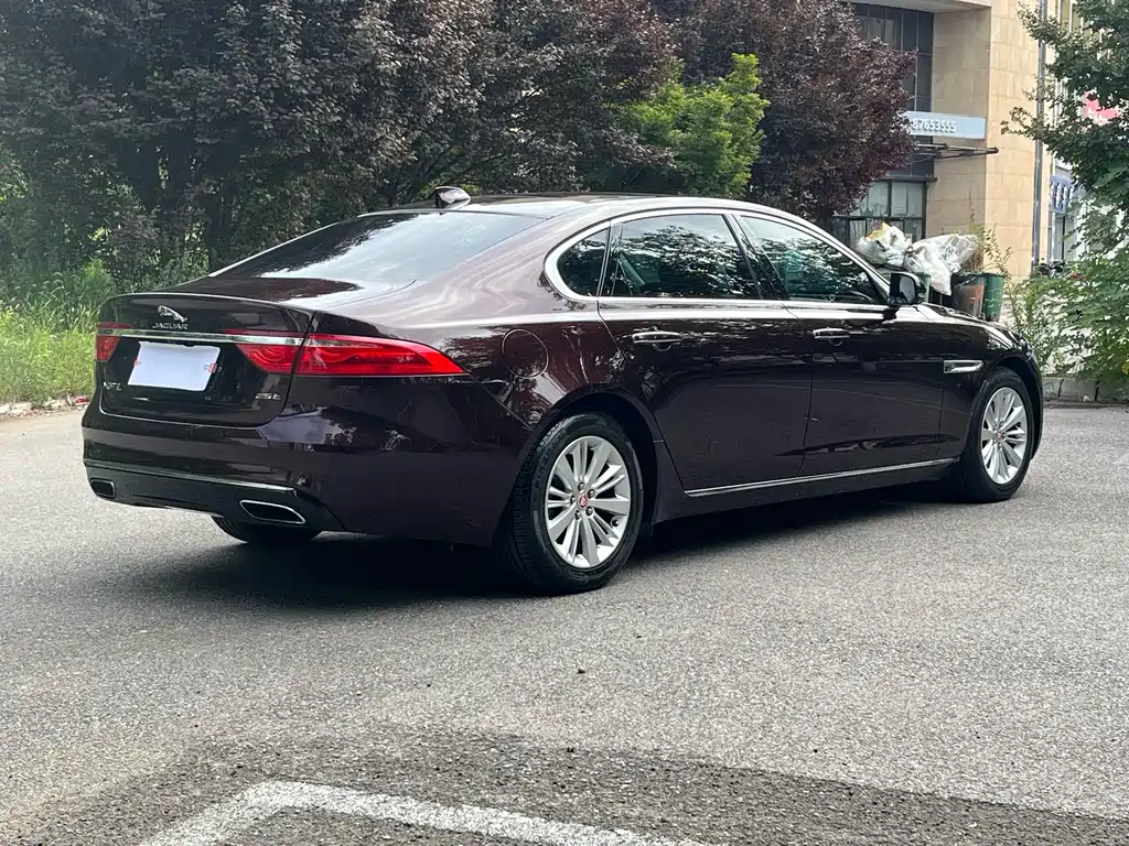 Jaguar XFL — миниатюра 6