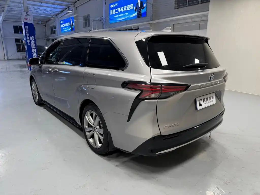 TOYOTA SIENNA