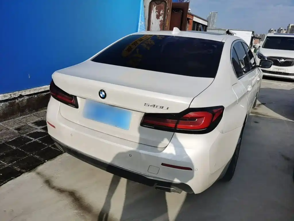 BMW 5 Series — миниатюра 7