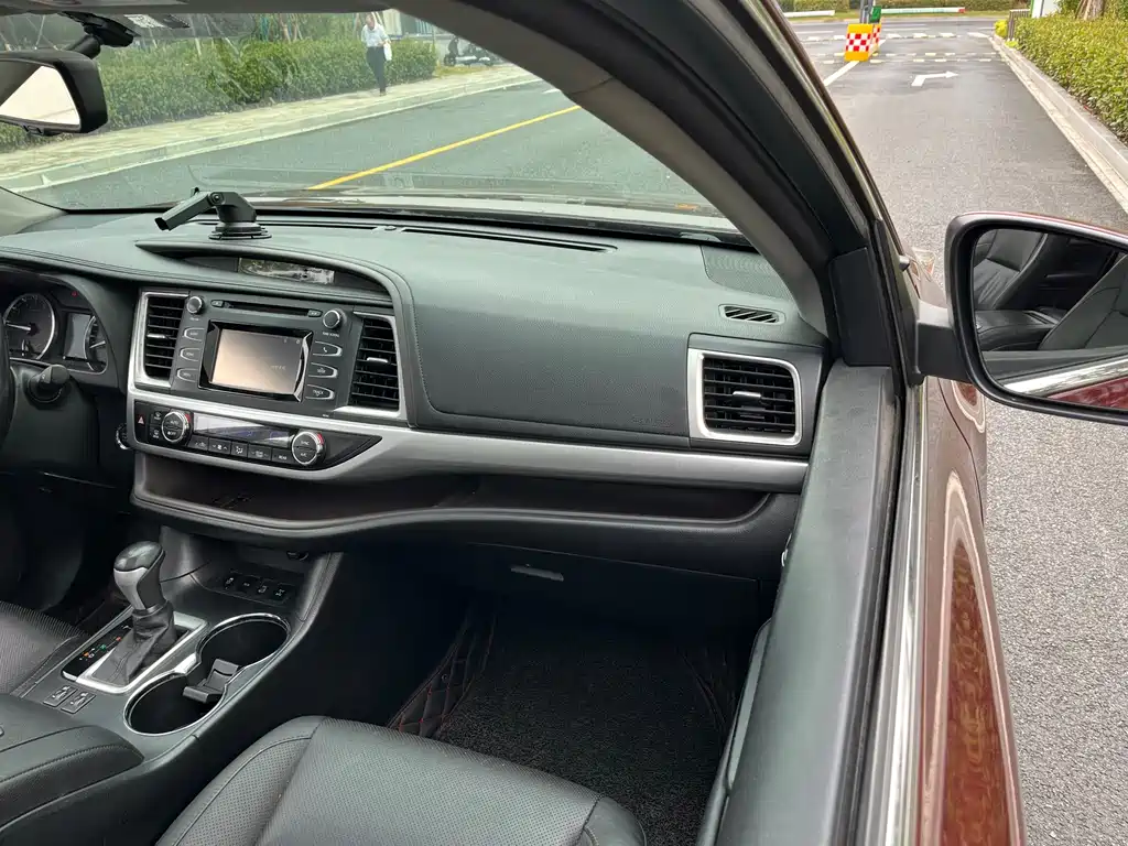Toyota Highlander — миниатюра 17