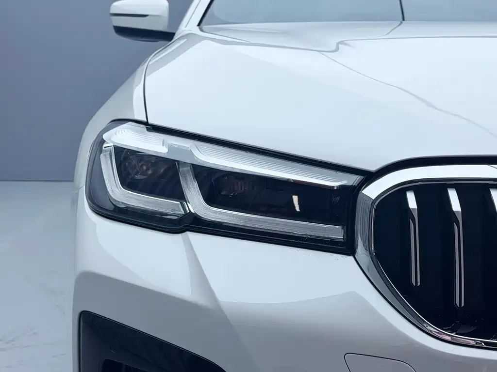 BMW 5 Series — миниатюра 6