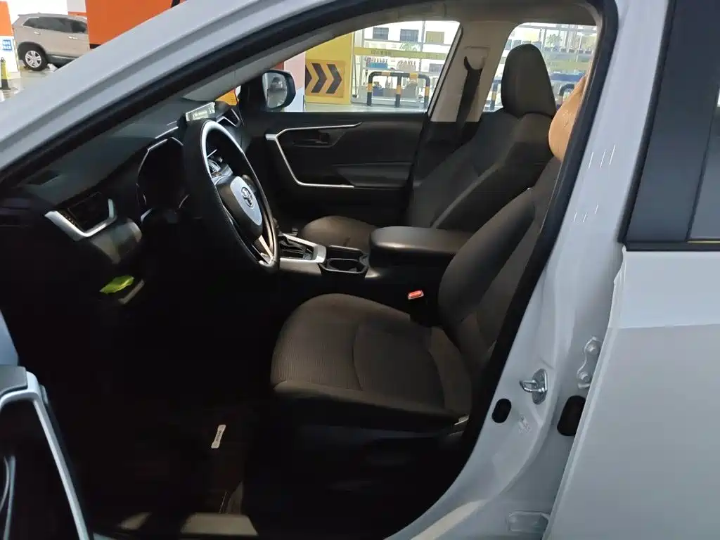Toyota RAV4 — миниатюра 16