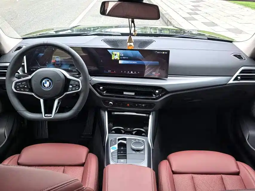BMW i3 2025 eDrive 35 L