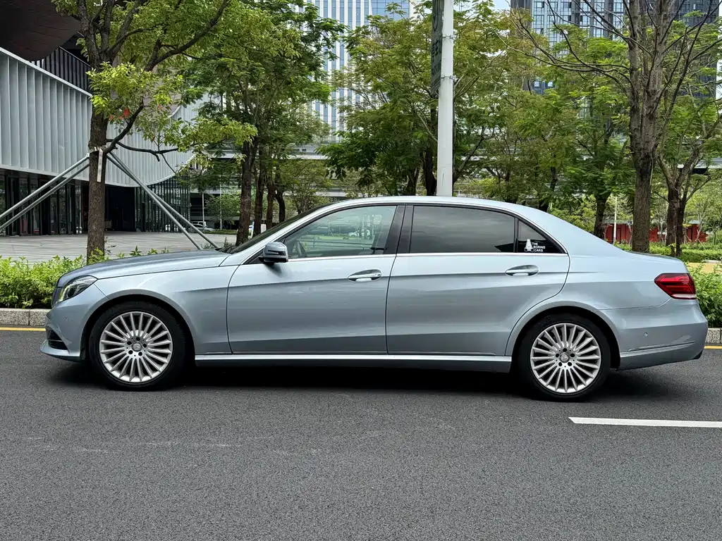 Mercedes-Benz E-Class — миниатюра 3