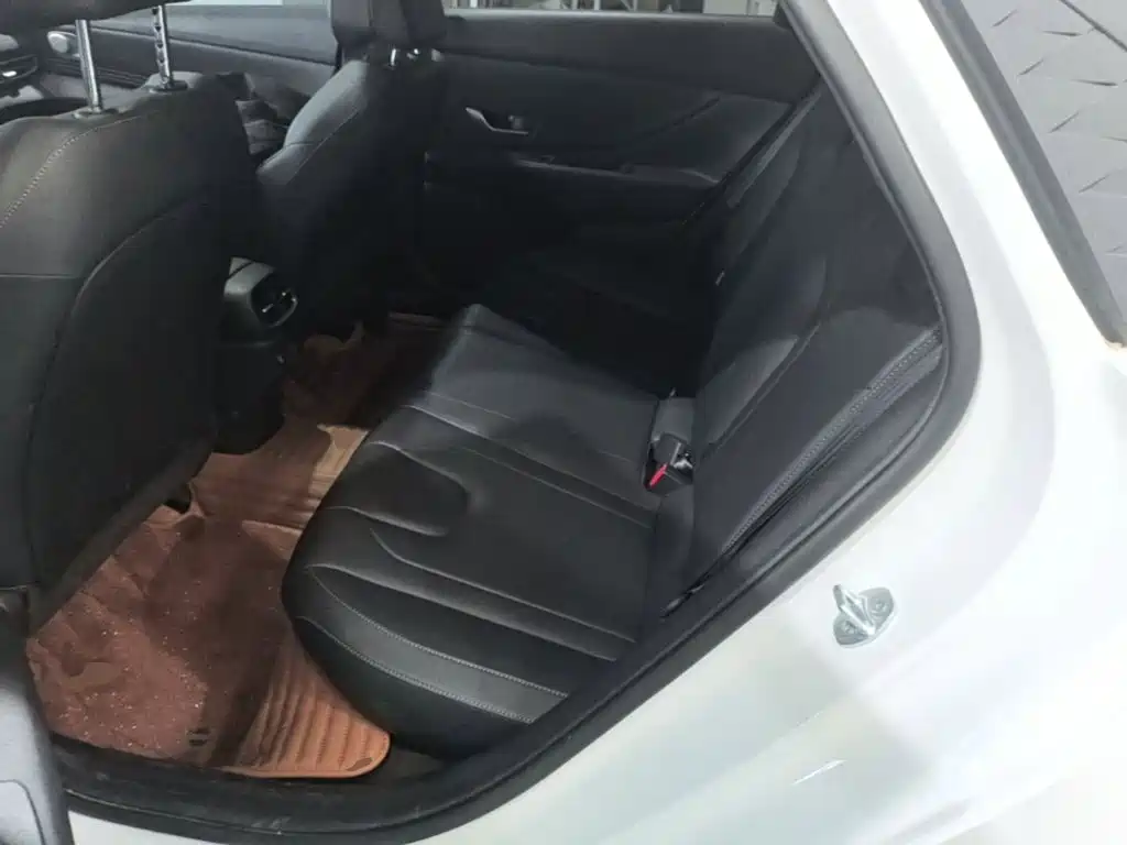 Hyundai Elantra — миниатюра 17
