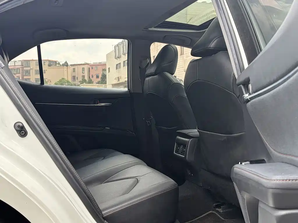Toyota Camry — миниатюра 13