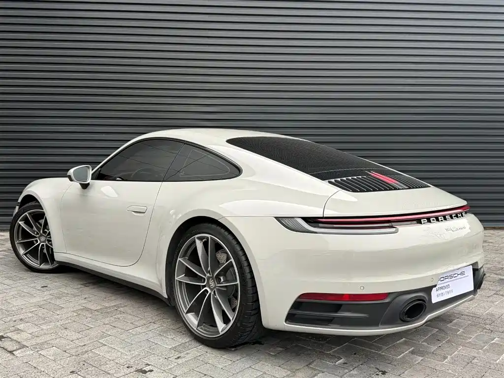 PORSCHE 911