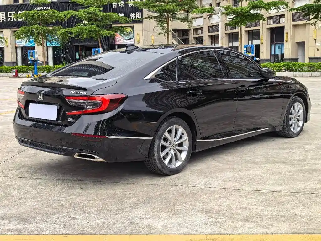 Honda Accord — миниатюра 7