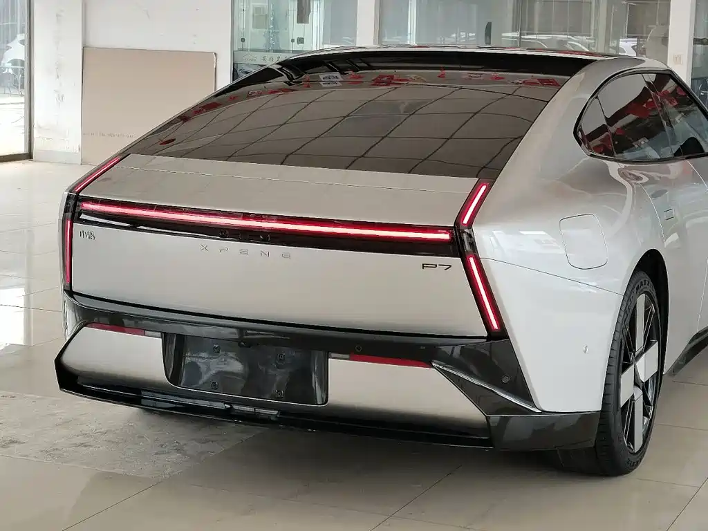 XPeng P7 — миниатюра 8