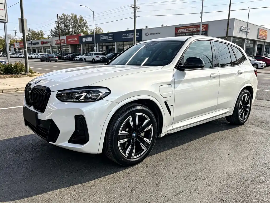 BMW iX3