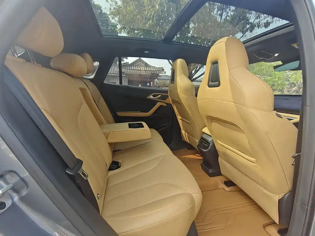 ROEWE RX5 NEW ENERGY