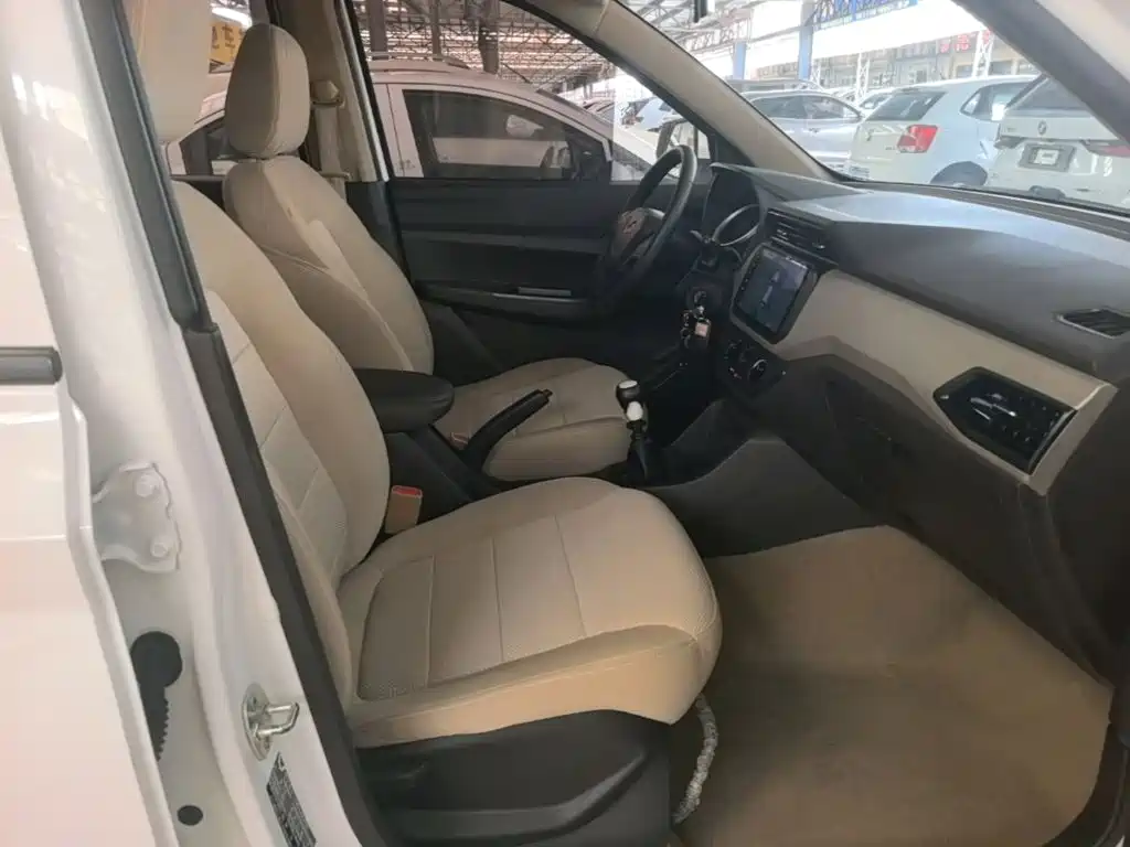 Wuling Hongguang — миниатюра 25