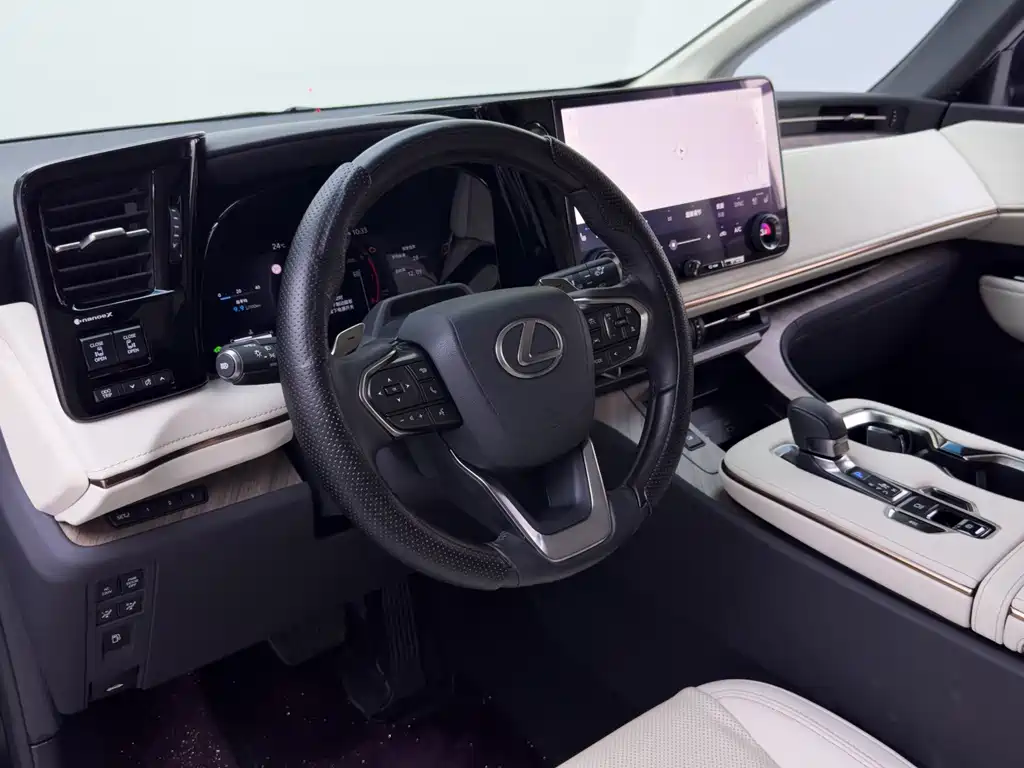 Lexus LM — миниатюра 13