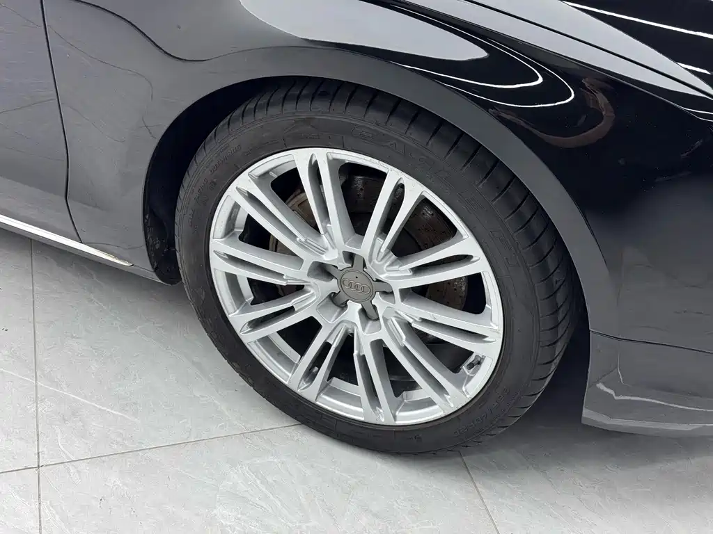 Audi A8 — миниатюра 5