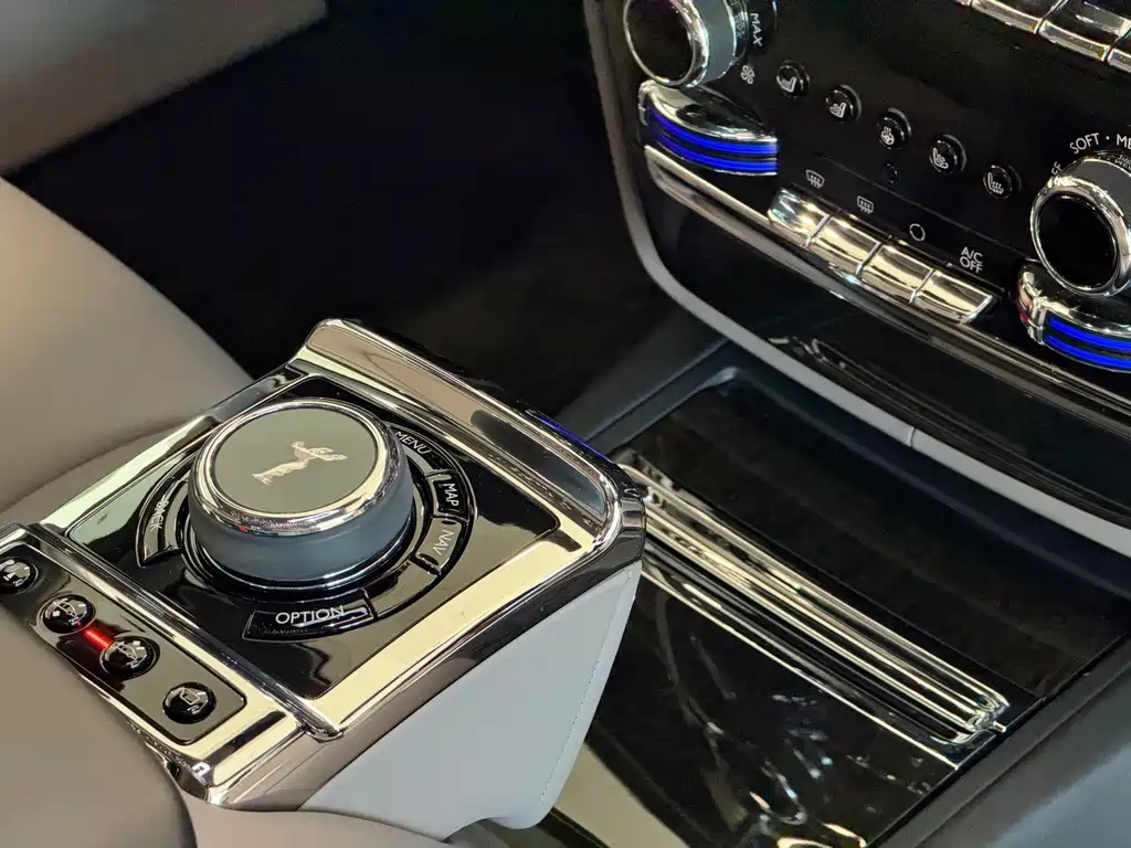 Rolls-Royce Phantom — миниатюра 24