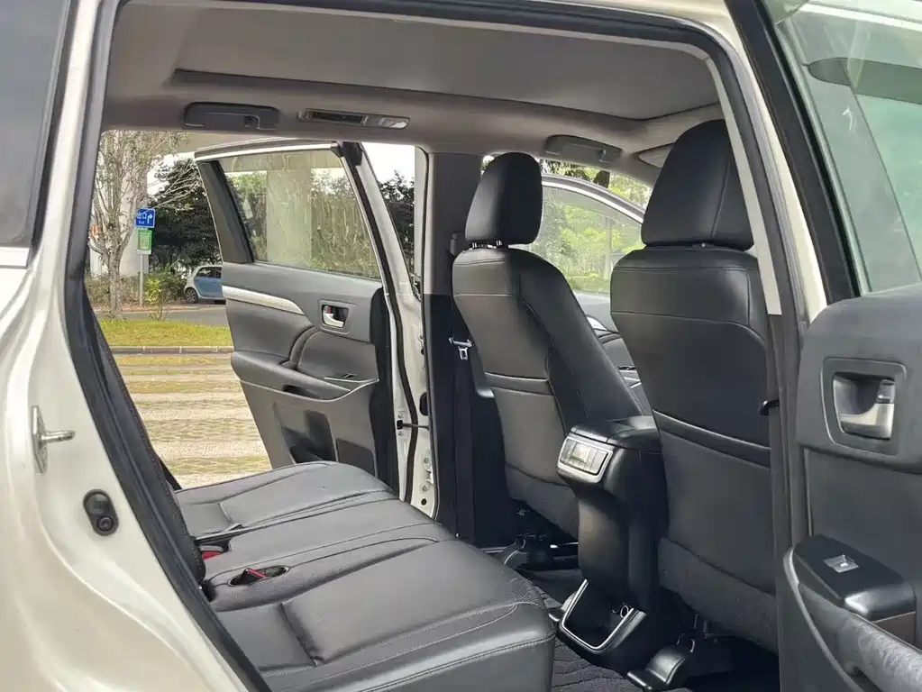 Toyota Highlander — миниатюра 5