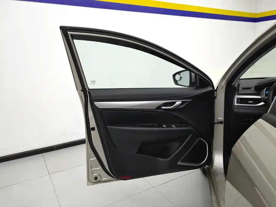Geely Emgrand — миниатюра 7