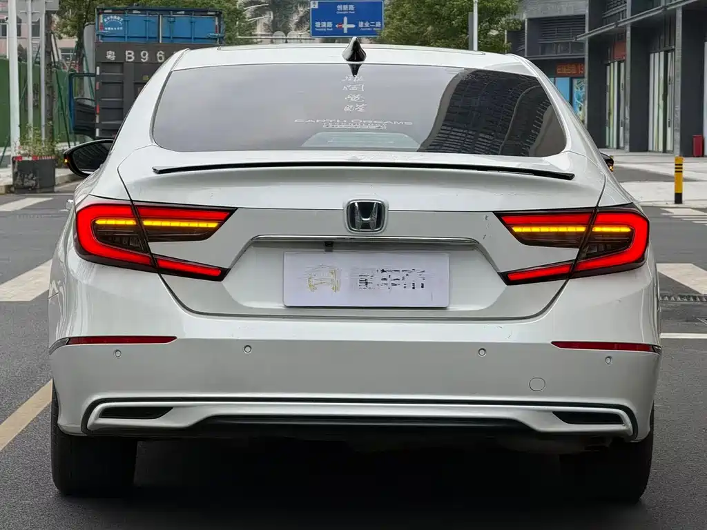 Honda Accord — миниатюра 9