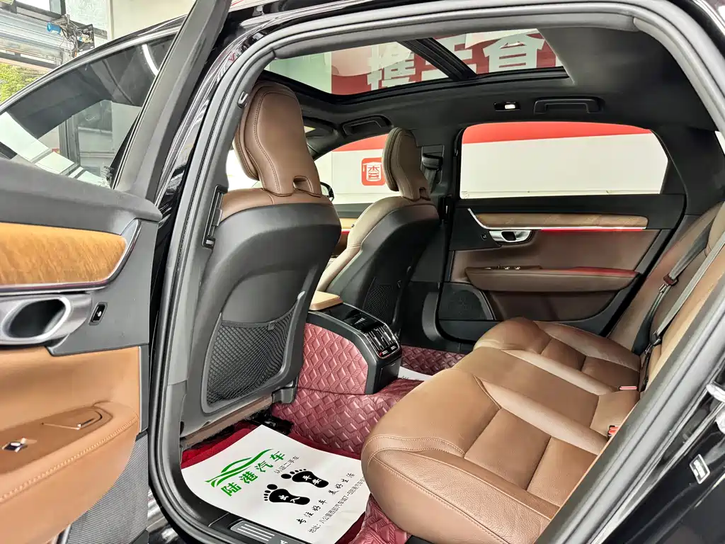 Volvo S90 2024 B5 Luxury