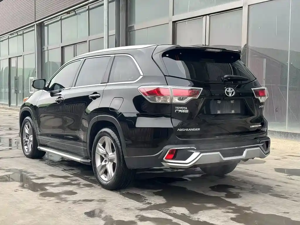 TOYOTA HIGHLANDER