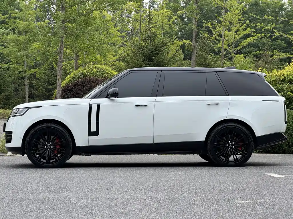 Land Rover Range Rover 2023 3.0 L6 400PS мест Long Wheelbase