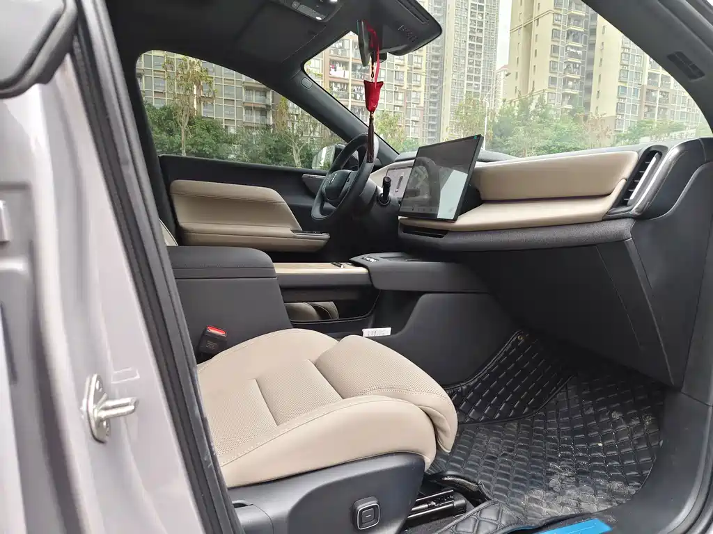 Volvo XC70 PHEV — миниатюра 10