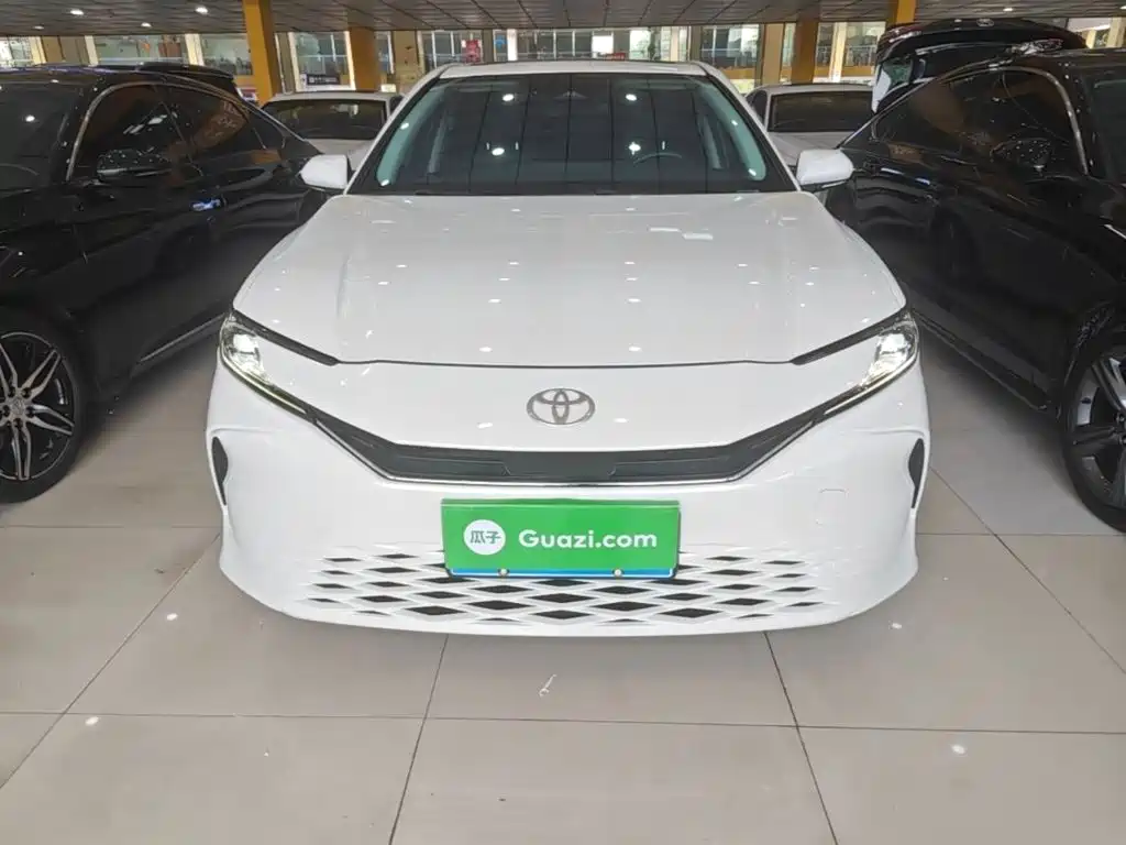 Toyota Camry — миниатюра 3