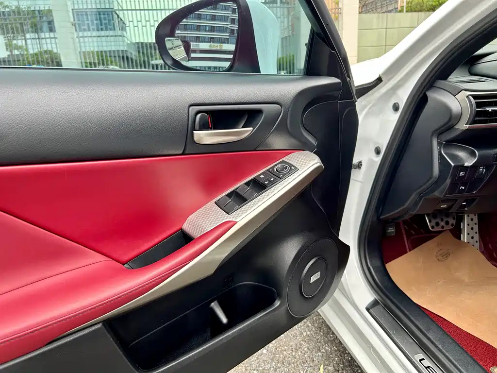 Lexus IS — миниатюра 9