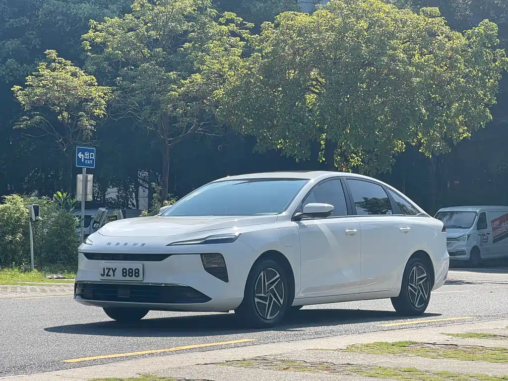 Roewe Young Wai D6