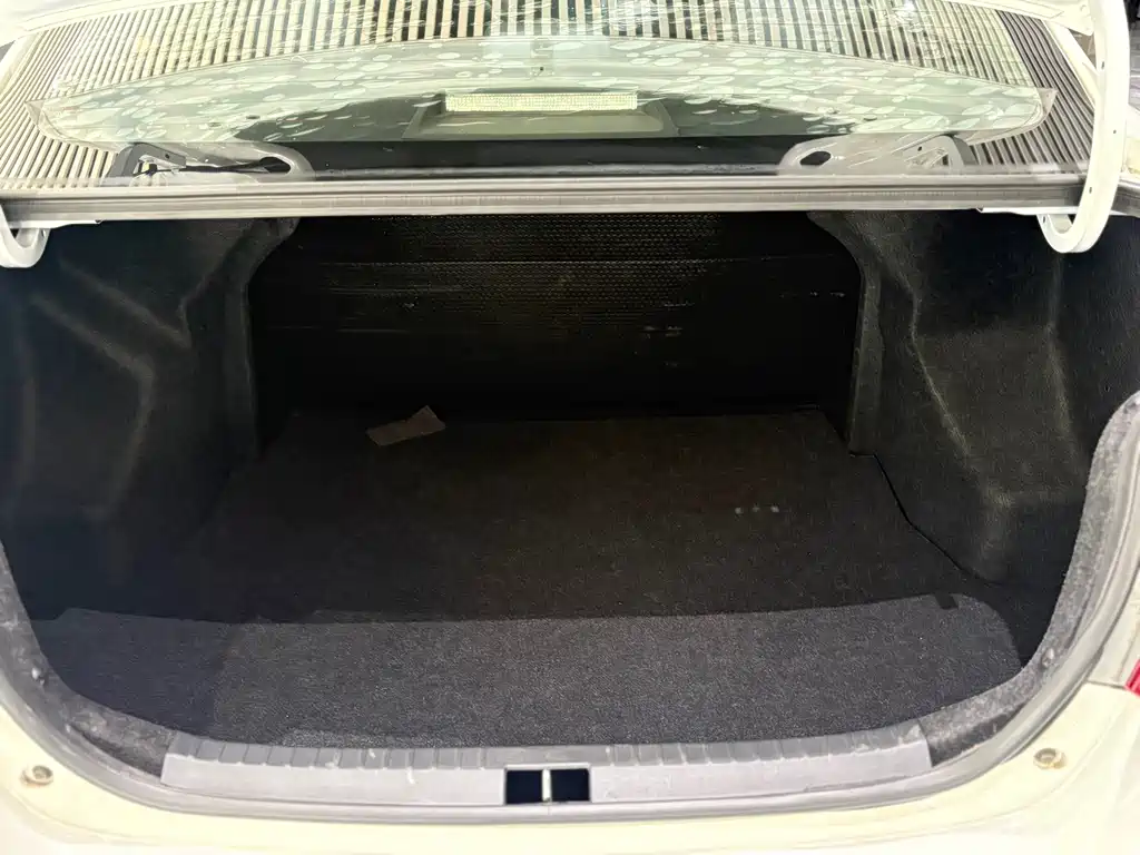 Toyota Yaris L — миниатюра 25